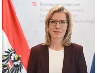 Der Chef des österreichischen Energieministeriums verabschiedete die Strategie der "erneuerbaren" Wirtschaft